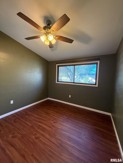 606 KENNEDY Drive, DeSoto, Illinois 62966, 3 Bedrooms Bedrooms, 0 ,1 BathroomBathrooms,Residential,For Sale,KENNEDY,0,RMAQC4269238