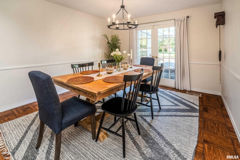 27 PINEWOOD Drive, Carbondale, Illinois 62901, 5 Bedrooms Bedrooms, 0 ,3 BathroomsBathrooms,Residential,For Sale,PINEWOOD,0,RMAEB459833