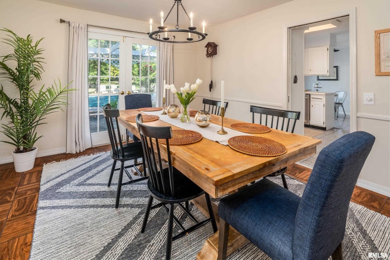 27 PINEWOOD Drive, Carbondale, Illinois 62901, 5 Bedrooms Bedrooms, 0 ,3 BathroomsBathrooms,Residential,For Sale,PINEWOOD,0,RMAEB459833