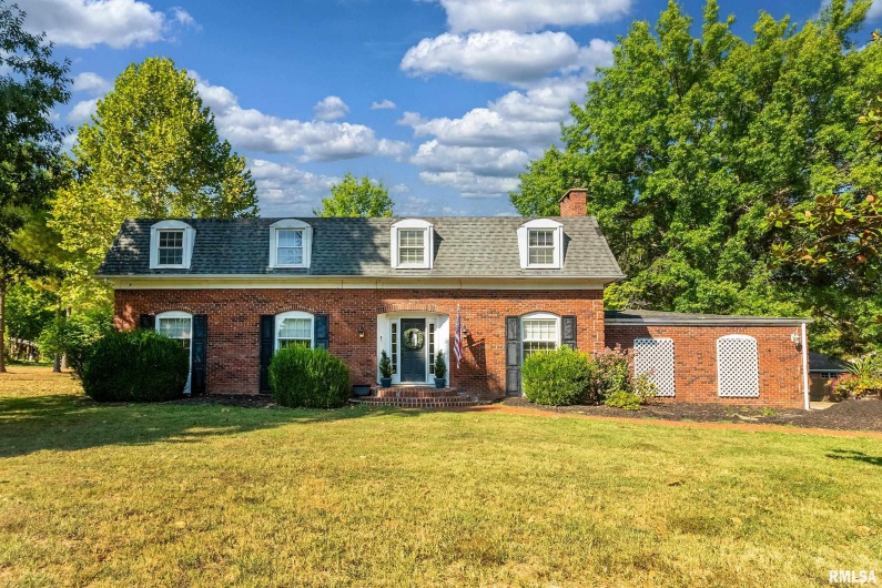 27 PINEWOOD Drive, Carbondale, Illinois 62901, 5 Bedrooms Bedrooms, 0 ,3 BathroomsBathrooms,Residential,For Sale,PINEWOOD,0,RMAEB459833