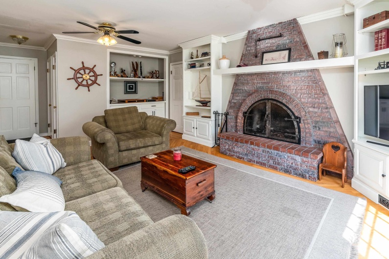 27 PINEWOOD Drive, Carbondale, Illinois 62901, 5 Bedrooms Bedrooms, 0 ,3 BathroomsBathrooms,Residential,For Sale,PINEWOOD,0,RMAEB459833