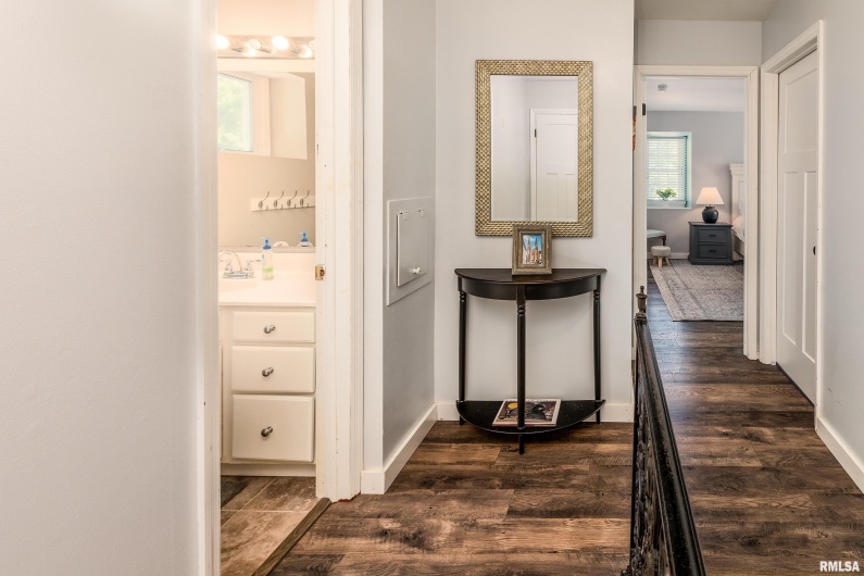 27 PINEWOOD Drive, Carbondale, Illinois 62901, 5 Bedrooms Bedrooms, 0 ,3 BathroomsBathrooms,Residential,For Sale,PINEWOOD,0,RMAEB459833