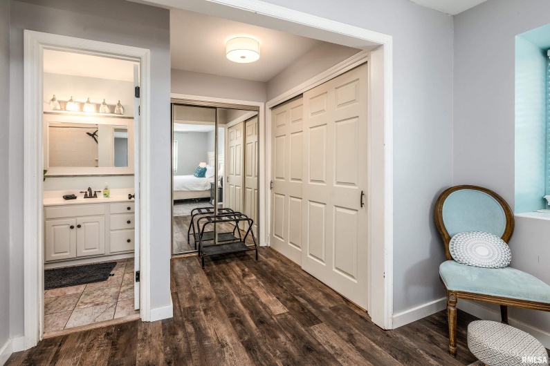 27 PINEWOOD Drive, Carbondale, Illinois 62901, 5 Bedrooms Bedrooms, 0 ,3 BathroomsBathrooms,Residential,For Sale,PINEWOOD,0,RMAEB459833