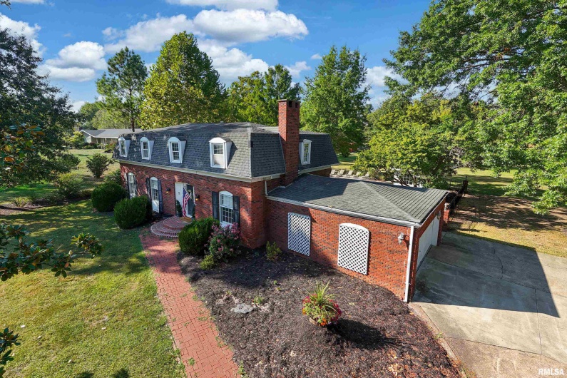 27 PINEWOOD Drive, Carbondale, Illinois 62901, 5 Bedrooms Bedrooms, 0 ,3 BathroomsBathrooms,Residential,For Sale,PINEWOOD,0,RMAEB459833