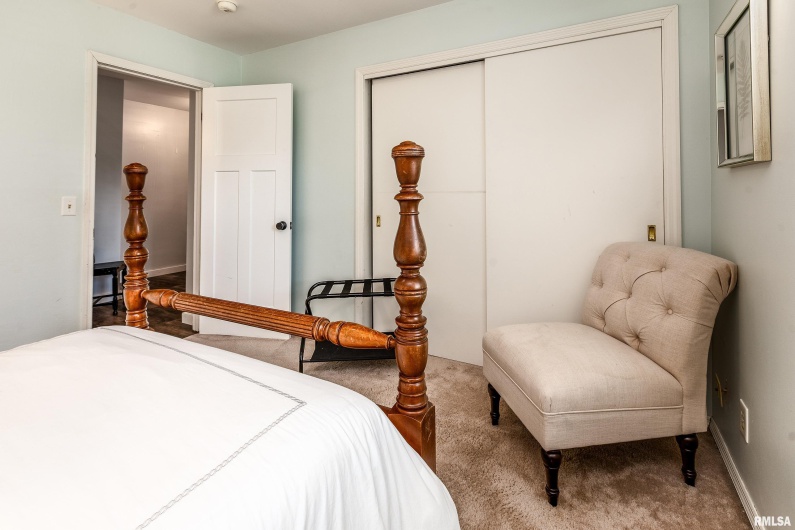 27 PINEWOOD Drive, Carbondale, Illinois 62901, 5 Bedrooms Bedrooms, 0 ,3 BathroomsBathrooms,Residential,For Sale,PINEWOOD,0,RMAEB459833