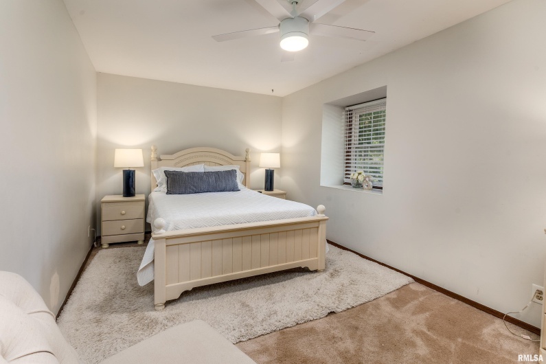 27 PINEWOOD Drive, Carbondale, Illinois 62901, 5 Bedrooms Bedrooms, 0 ,3 BathroomsBathrooms,Residential,For Sale,PINEWOOD,0,RMAEB459833