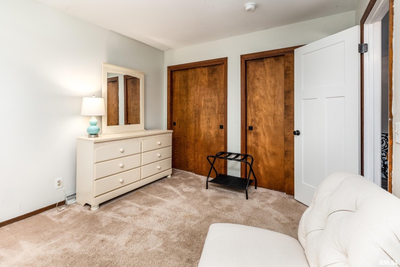 27 PINEWOOD Drive, Carbondale, Illinois 62901, 5 Bedrooms Bedrooms, 0 ,3 BathroomsBathrooms,Residential,For Sale,PINEWOOD,0,RMAEB459833