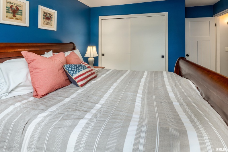 27 PINEWOOD Drive, Carbondale, Illinois 62901, 5 Bedrooms Bedrooms, 0 ,3 BathroomsBathrooms,Residential,For Sale,PINEWOOD,0,RMAEB459833