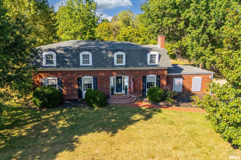 27 PINEWOOD Drive, Carbondale, Illinois 62901, 5 Bedrooms Bedrooms, 0 ,3 BathroomsBathrooms,Residential,For Sale,PINEWOOD,0,RMAEB459833