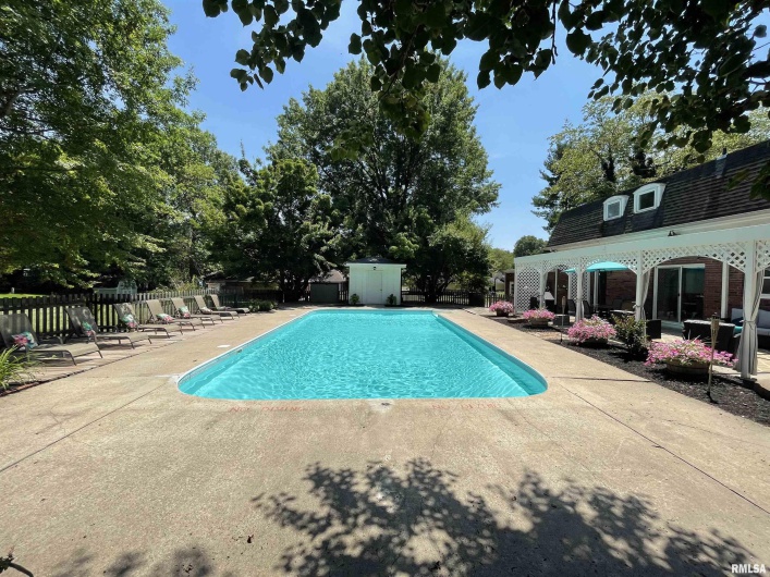 27 PINEWOOD Drive, Carbondale, Illinois 62901, 5 Bedrooms Bedrooms, 0 ,3 BathroomsBathrooms,Residential,For Sale,PINEWOOD,0,RMAEB459833