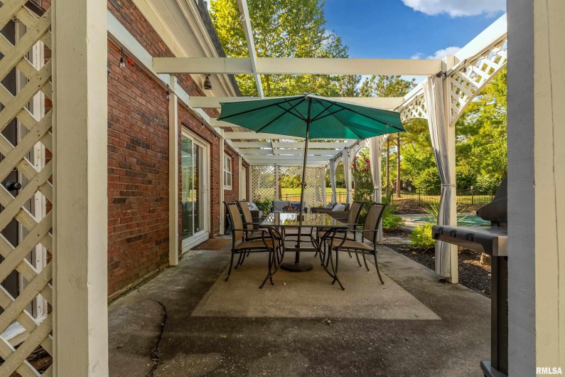 27 PINEWOOD Drive, Carbondale, Illinois 62901, 5 Bedrooms Bedrooms, 0 ,3 BathroomsBathrooms,Residential,For Sale,PINEWOOD,0,RMAEB459833