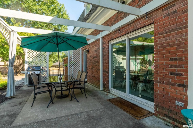 27 PINEWOOD Drive, Carbondale, Illinois 62901, 5 Bedrooms Bedrooms, 0 ,3 BathroomsBathrooms,Residential,For Sale,PINEWOOD,0,RMAEB459833