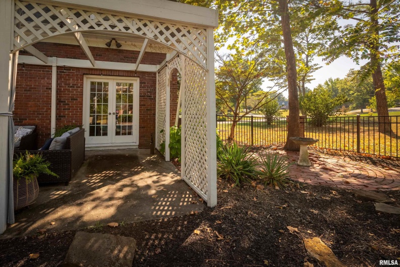 27 PINEWOOD Drive, Carbondale, Illinois 62901, 5 Bedrooms Bedrooms, 0 ,3 BathroomsBathrooms,Residential,For Sale,PINEWOOD,0,RMAEB459833