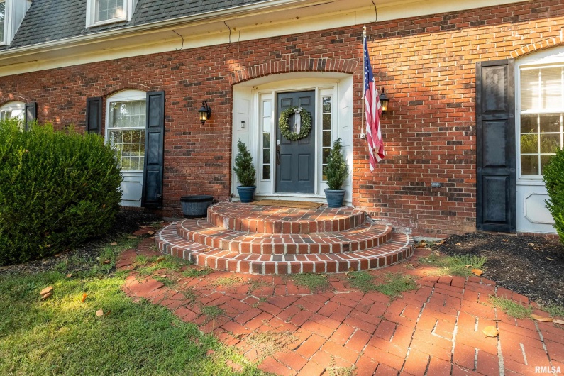 27 PINEWOOD Drive, Carbondale, Illinois 62901, 5 Bedrooms Bedrooms, 0 ,3 BathroomsBathrooms,Residential,For Sale,PINEWOOD,0,RMAEB459833