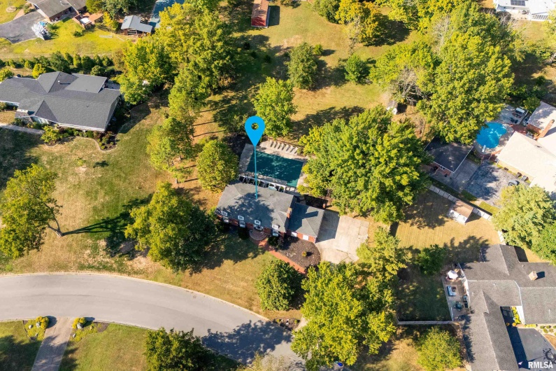 27 PINEWOOD Drive, Carbondale, Illinois 62901, 5 Bedrooms Bedrooms, 0 ,3 BathroomsBathrooms,Residential,For Sale,PINEWOOD,0,RMAEB459833