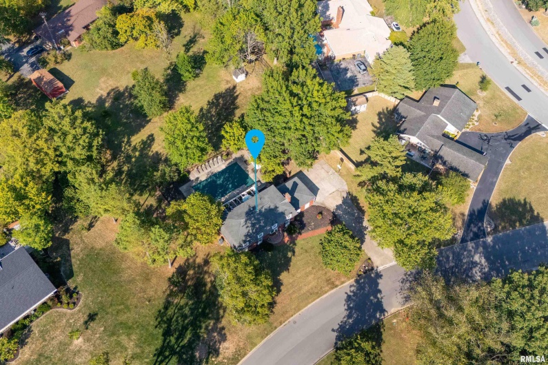 27 PINEWOOD Drive, Carbondale, Illinois 62901, 5 Bedrooms Bedrooms, 0 ,3 BathroomsBathrooms,Residential,For Sale,PINEWOOD,0,RMAEB459833