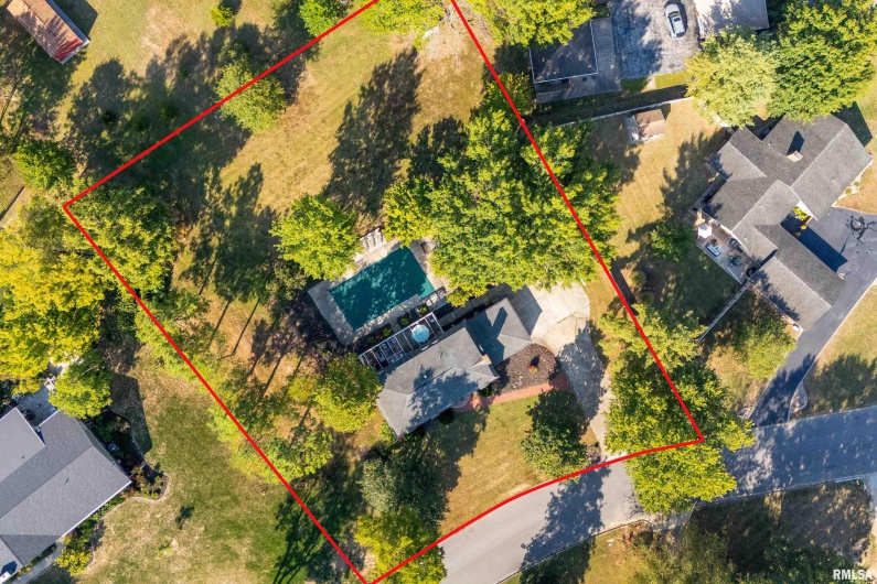 27 PINEWOOD Drive, Carbondale, Illinois 62901, 5 Bedrooms Bedrooms, 0 ,3 BathroomsBathrooms,Residential,For Sale,PINEWOOD,0,RMAEB459833