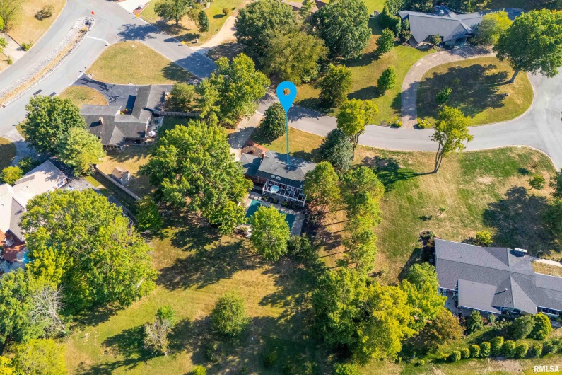 27 PINEWOOD Drive, Carbondale, Illinois 62901, 5 Bedrooms Bedrooms, 0 ,3 BathroomsBathrooms,Residential,For Sale,PINEWOOD,0,RMAEB459833