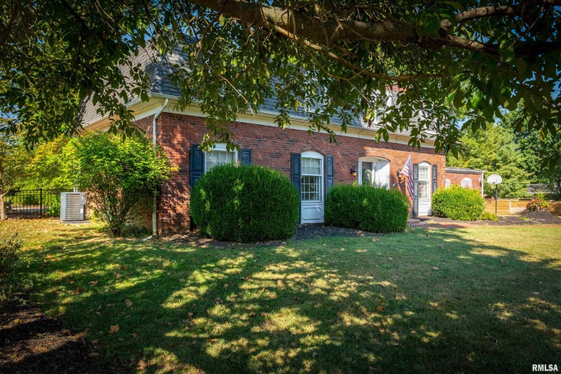 27 PINEWOOD Drive, Carbondale, Illinois 62901, 5 Bedrooms Bedrooms, 0 ,3 BathroomsBathrooms,Residential,For Sale,PINEWOOD,0,RMAEB459833