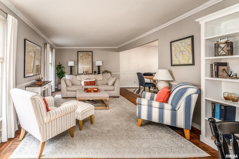 27 PINEWOOD Drive, Carbondale, Illinois 62901, 5 Bedrooms Bedrooms, 0 ,3 BathroomsBathrooms,Residential,For Sale,PINEWOOD,0,RMAEB459833