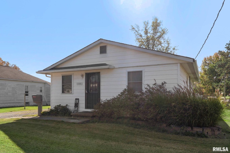 1109 Reeves Street, Marion, Illinois 62959, 2 Bedrooms Bedrooms, 0 ,1 BathroomBathrooms,Residential,For Sale,Reeves,0,RMAQC4269247