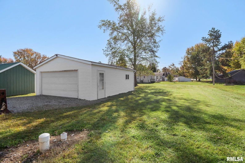 1109 Reeves Street, Marion, Illinois 62959, 2 Bedrooms Bedrooms, 0 ,1 BathroomBathrooms,Residential,For Sale,Reeves,0,RMAQC4269247