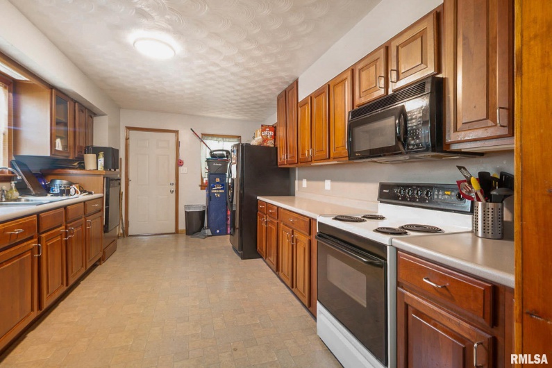 1109 Reeves Street, Marion, Illinois 62959, 2 Bedrooms Bedrooms, 0 ,1 BathroomBathrooms,Residential,For Sale,Reeves,0,RMAQC4269247