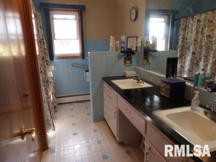 736 MILL Street, Carrier Mills, Illinois 62917, 3 Bedrooms Bedrooms, 0 ,4 BathroomsBathrooms,Residential,For Sale,MILL,0,RMAEB459487