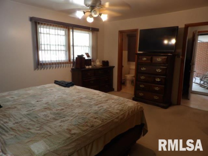 736 MILL Street, Carrier Mills, Illinois 62917, 3 Bedrooms Bedrooms, 0 ,4 BathroomsBathrooms,Residential,For Sale,MILL,0,RMAEB459487