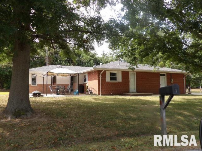 736 MILL Street, Carrier Mills, Illinois 62917, 3 Bedrooms Bedrooms, 0 ,4 BathroomsBathrooms,Residential,For Sale,MILL,0,RMAEB459487