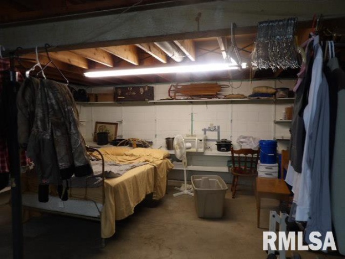 736 MILL Street, Carrier Mills, Illinois 62917, 3 Bedrooms Bedrooms, 0 ,4 BathroomsBathrooms,Residential,For Sale,MILL,0,RMAEB459487