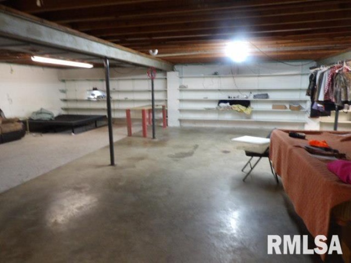 736 MILL Street, Carrier Mills, Illinois 62917, 3 Bedrooms Bedrooms, 0 ,4 BathroomsBathrooms,Residential,For Sale,MILL,0,RMAEB459487