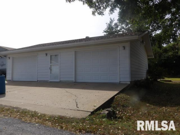 736 MILL Street, Carrier Mills, Illinois 62917, 3 Bedrooms Bedrooms, 0 ,4 BathroomsBathrooms,Residential,For Sale,MILL,0,RMAEB459487