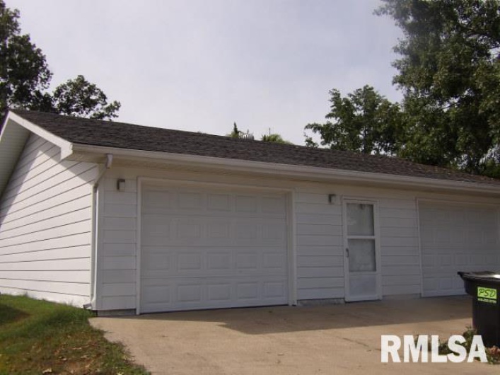 736 MILL Street, Carrier Mills, Illinois 62917, 3 Bedrooms Bedrooms, 0 ,4 BathroomsBathrooms,Residential,For Sale,MILL,0,RMAEB459487