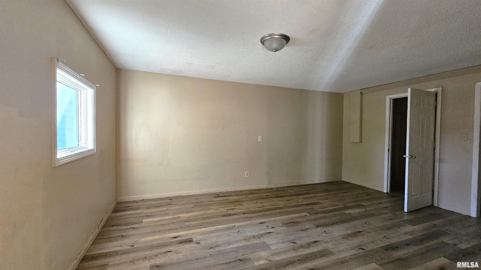 200 12TH Street, Johnston City, Illinois 62951, 0 , 0 ,0,Residential Income,For Sale,12TH,0,RMAEB460436