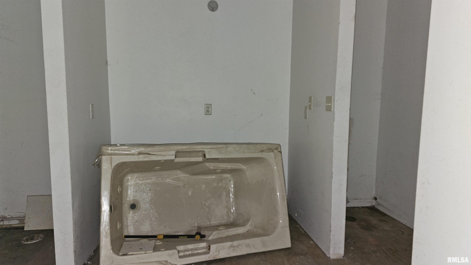 200 12TH Street, Johnston City, Illinois 62951, 0 , 0 ,0,Residential Income,For Sale,12TH,0,RMAEB460436