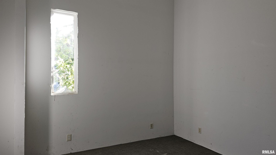 200 12TH Street, Johnston City, Illinois 62951, 0 , 0 ,0,Residential Income,For Sale,12TH,0,RMAEB460436