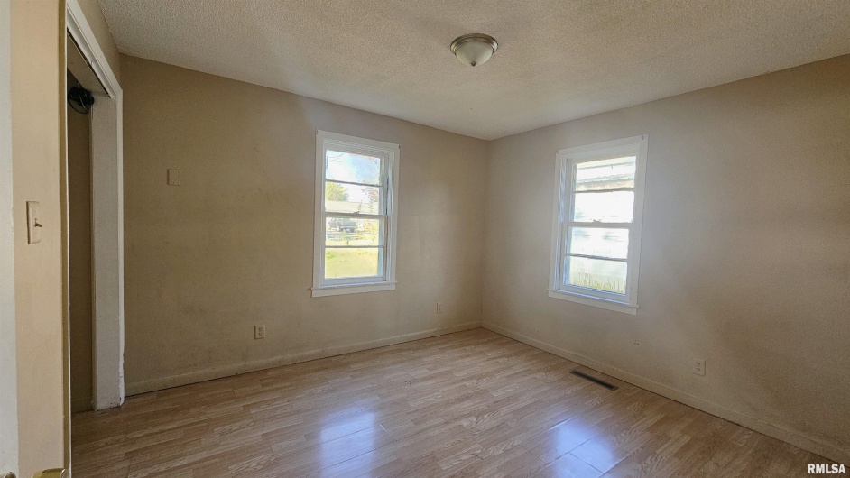 200 12TH Street, Johnston City, Illinois 62951, 0 , 0 ,0,Residential Income,For Sale,12TH,0,RMAEB460436