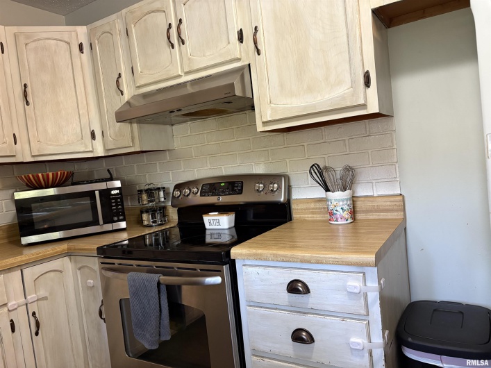 2119 Rains Street, Murphysboro, Illinois 62966, 3 Bedrooms Bedrooms, 0 ,1 BathroomBathrooms,Residential,For Sale,Rains,0,RMAEB458786