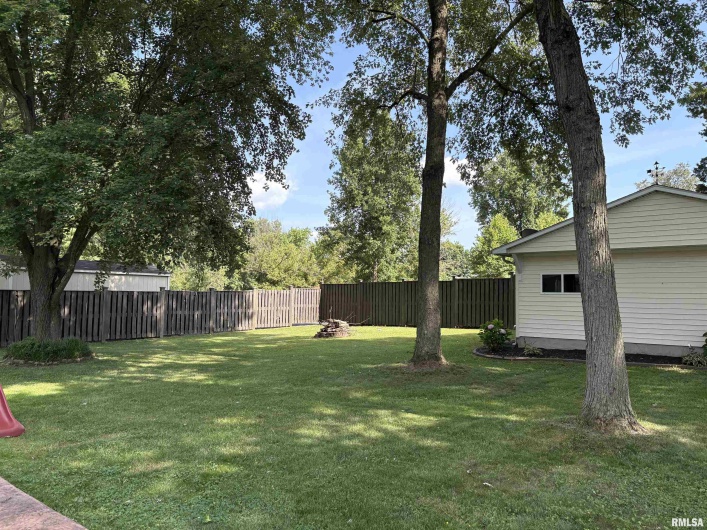 2119 Rains Street, Murphysboro, Illinois 62966, 3 Bedrooms Bedrooms, 0 ,1 BathroomBathrooms,Residential,For Sale,Rains,0,RMAEB458786