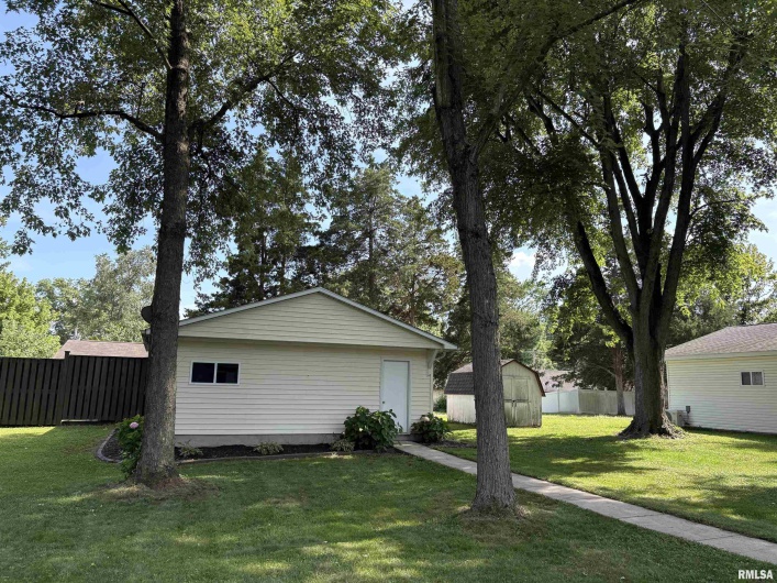 2119 Rains Street, Murphysboro, Illinois 62966, 3 Bedrooms Bedrooms, 0 ,1 BathroomBathrooms,Residential,For Sale,Rains,0,RMAEB458786