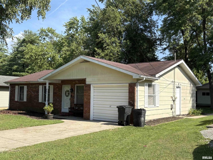2119 Rains Street, Murphysboro, Illinois 62966, 3 Bedrooms Bedrooms, 0 ,1 BathroomBathrooms,Residential,For Sale,Rains,0,RMAEB458786