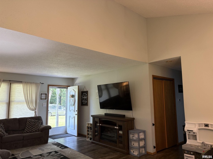 2119 Rains Street, Murphysboro, Illinois 62966, 3 Bedrooms Bedrooms, 0 ,1 BathroomBathrooms,Residential,For Sale,Rains,0,RMAEB458786