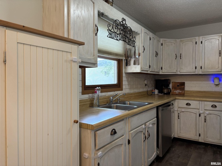 2119 Rains Street, Murphysboro, Illinois 62966, 3 Bedrooms Bedrooms, 0 ,1 BathroomBathrooms,Residential,For Sale,Rains,0,RMAEB458786