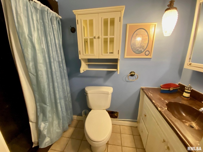 204 HAMILTON Street, Energy, Illinois 62933, 3 Bedrooms Bedrooms, 0 ,2 BathroomsBathrooms,Residential,For Sale,HAMILTON,0,RMAEB460439