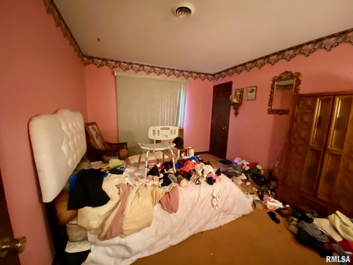 204 HAMILTON Street, Energy, Illinois 62933, 3 Bedrooms Bedrooms, 0 ,2 BathroomsBathrooms,Residential,For Sale,HAMILTON,0,RMAEB460439