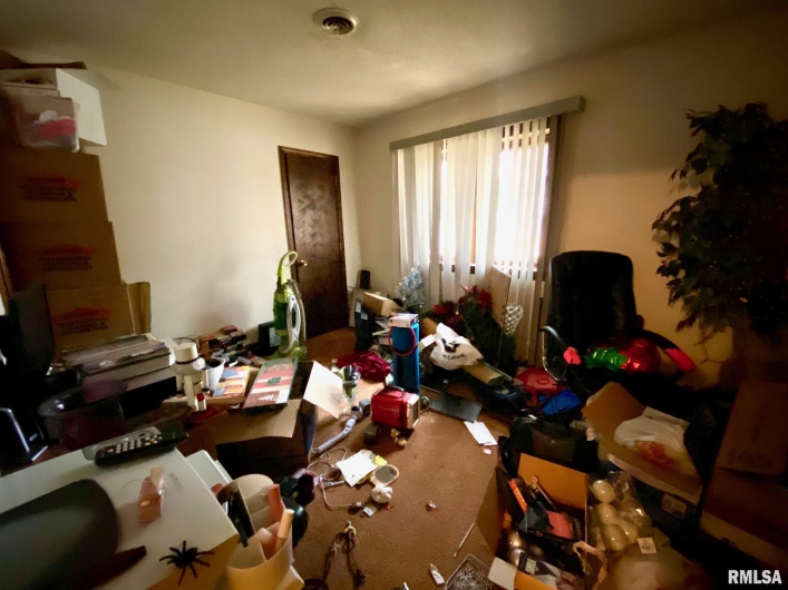 204 HAMILTON Street, Energy, Illinois 62933, 3 Bedrooms Bedrooms, 0 ,2 BathroomsBathrooms,Residential,For Sale,HAMILTON,0,RMAEB460439