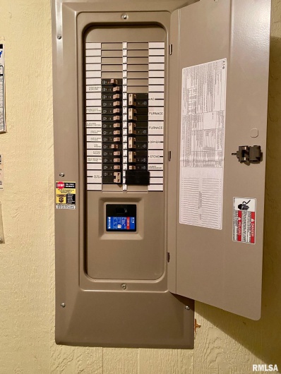 204 HAMILTON Street, Energy, Illinois 62933, 3 Bedrooms Bedrooms, 0 ,2 BathroomsBathrooms,Residential,For Sale,HAMILTON,0,RMAEB460439