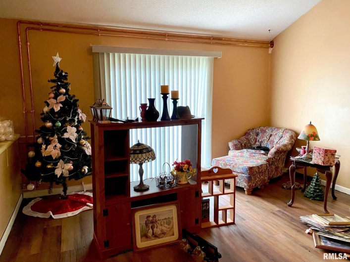 204 HAMILTON Street, Energy, Illinois 62933, 3 Bedrooms Bedrooms, 0 ,2 BathroomsBathrooms,Residential,For Sale,HAMILTON,0,RMAEB460439