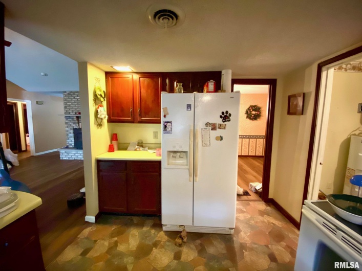 204 HAMILTON Street, Energy, Illinois 62933, 3 Bedrooms Bedrooms, 0 ,2 BathroomsBathrooms,Residential,For Sale,HAMILTON,0,RMAEB460439